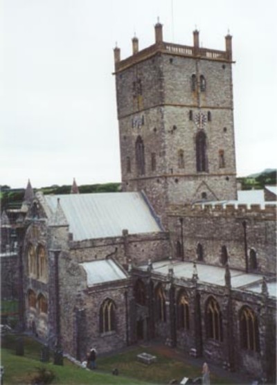 Eglwys Gadeiriol Ty Ddewi / St. David's Cathedral